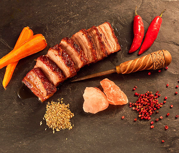 Barriga de cerdo dorada al vino